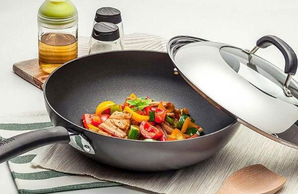 學校食堂配送中心為您講解：不粘鍋為什么不粘鍋？