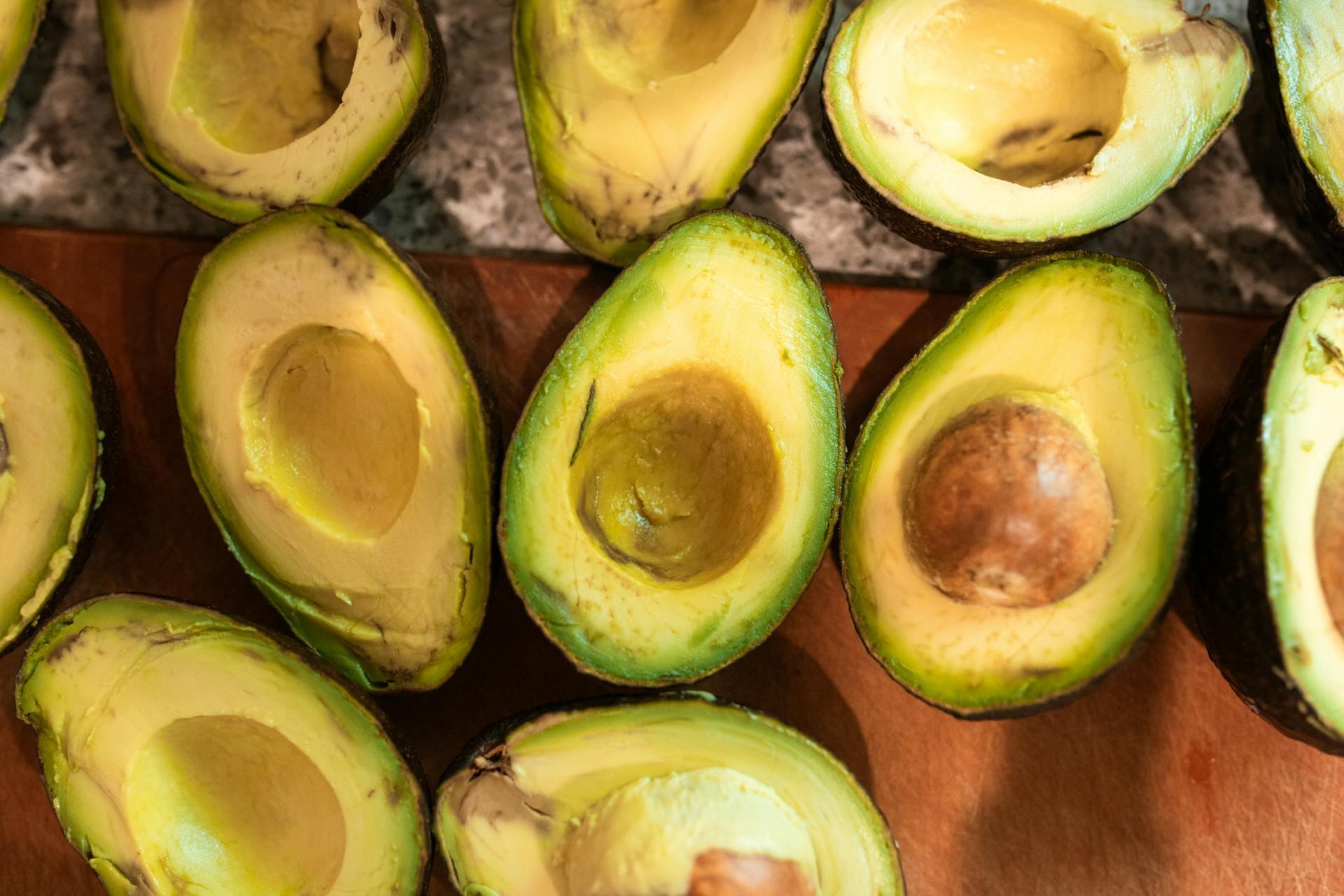 惠州食材配送中心為您科普?牛油果的營(yíng)養(yǎng)價(jià)值與吃法